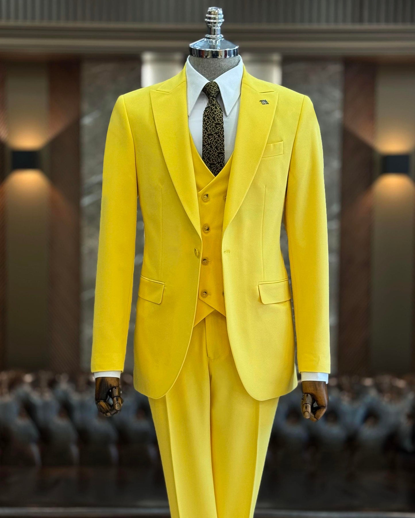 Lincoln Yellow Solid Slim Fit Suit
