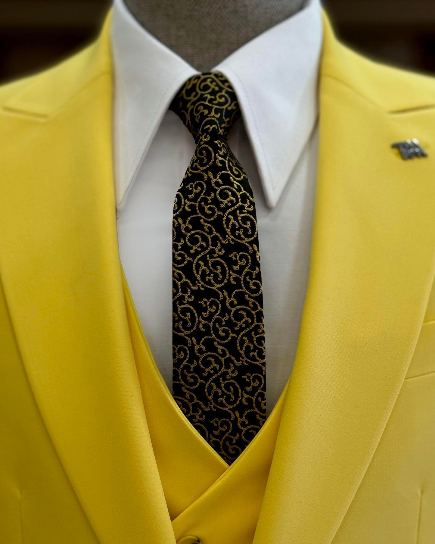 Lincoln Yellow Solid Slim Fit Suit
