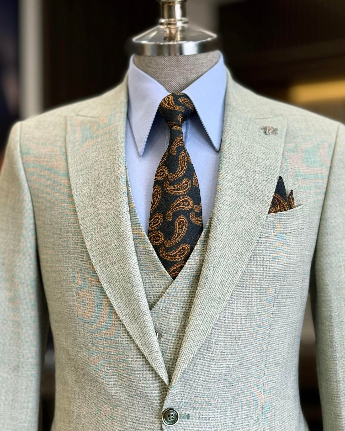 Hudson Green Solid Slim Fit Suit