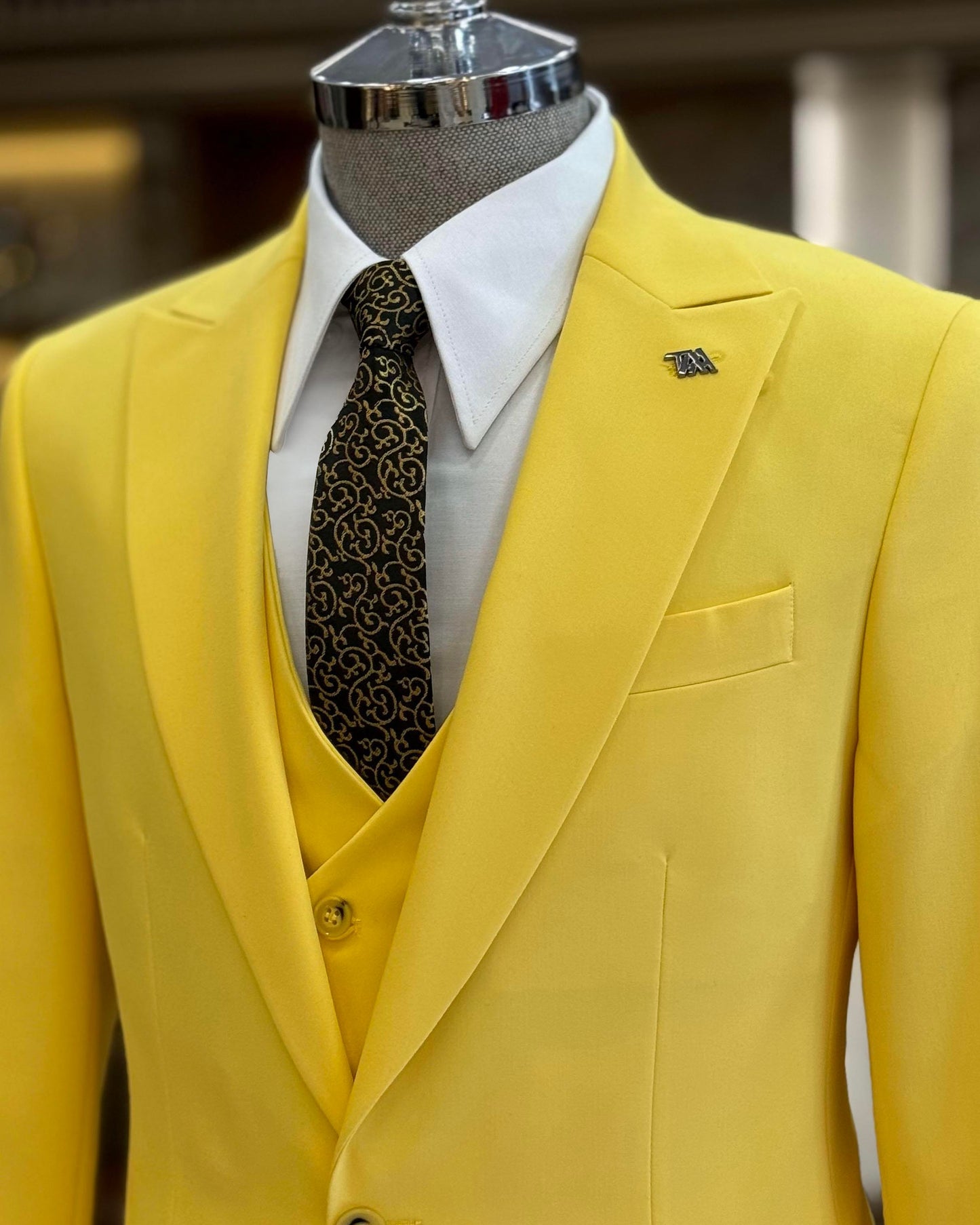 Lincoln Yellow Solid Slim Fit Suit