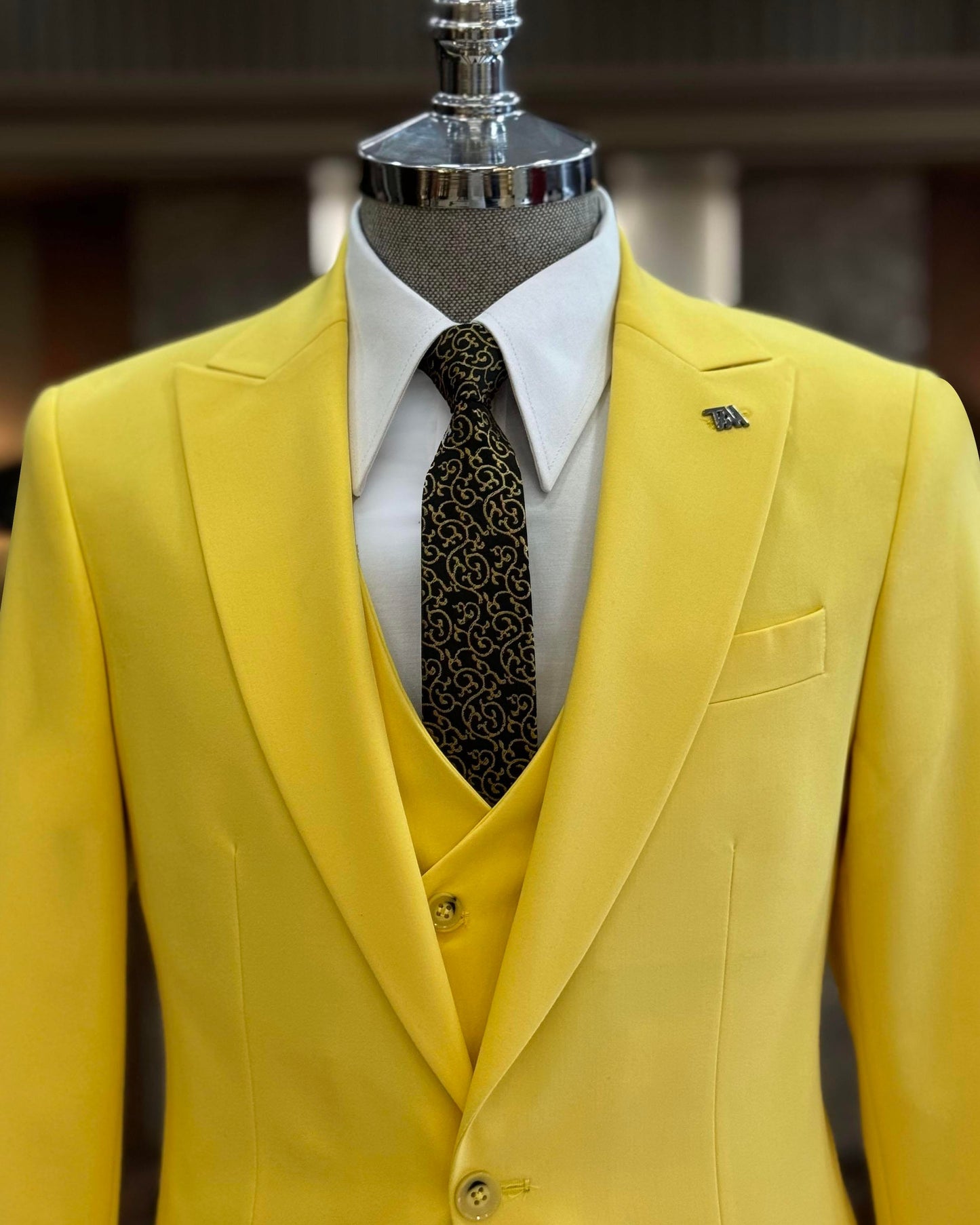 Lincoln Yellow Solid Slim Fit Suit