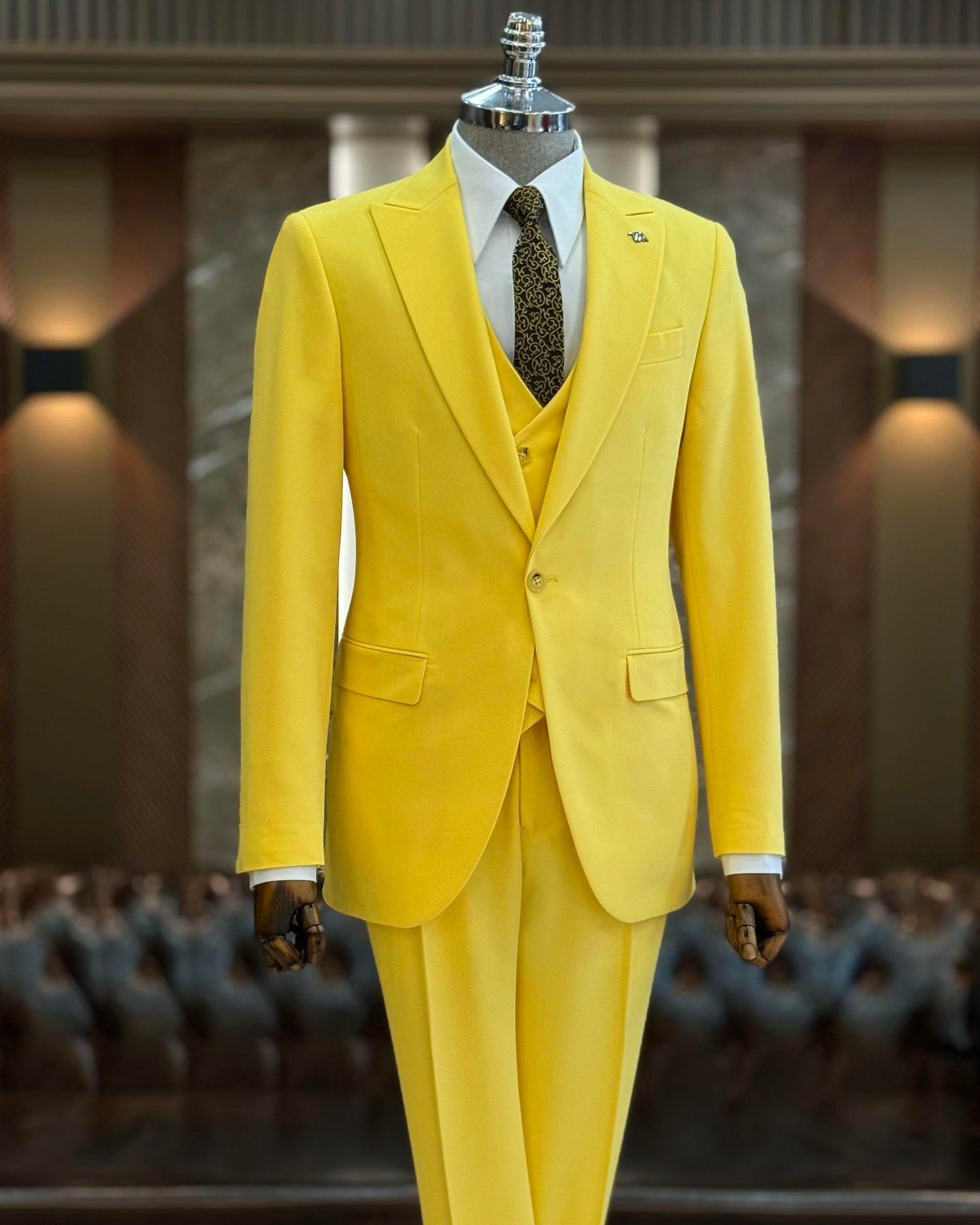 Lincoln Yellow Solid Slim Fit Suit
