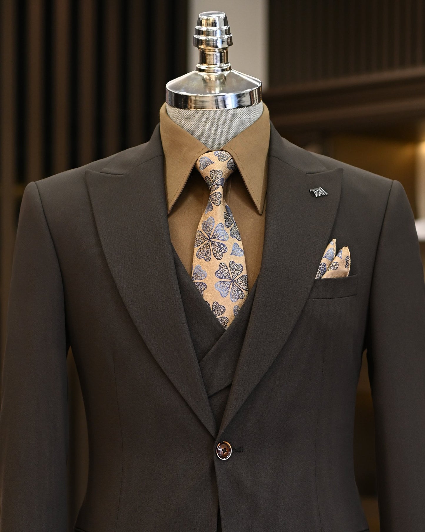 Kingsley Brown Solid Slim Fit Suit