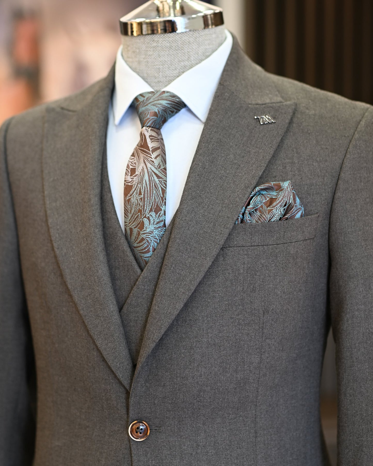 Rockwell Brown Solid Slim Fit Suit