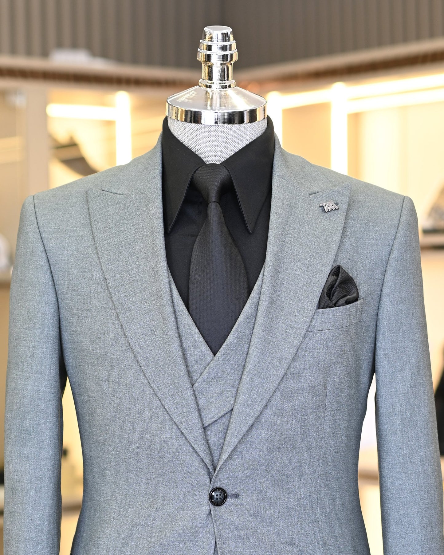 Vaughn Gray Solid Slim Fit Suit