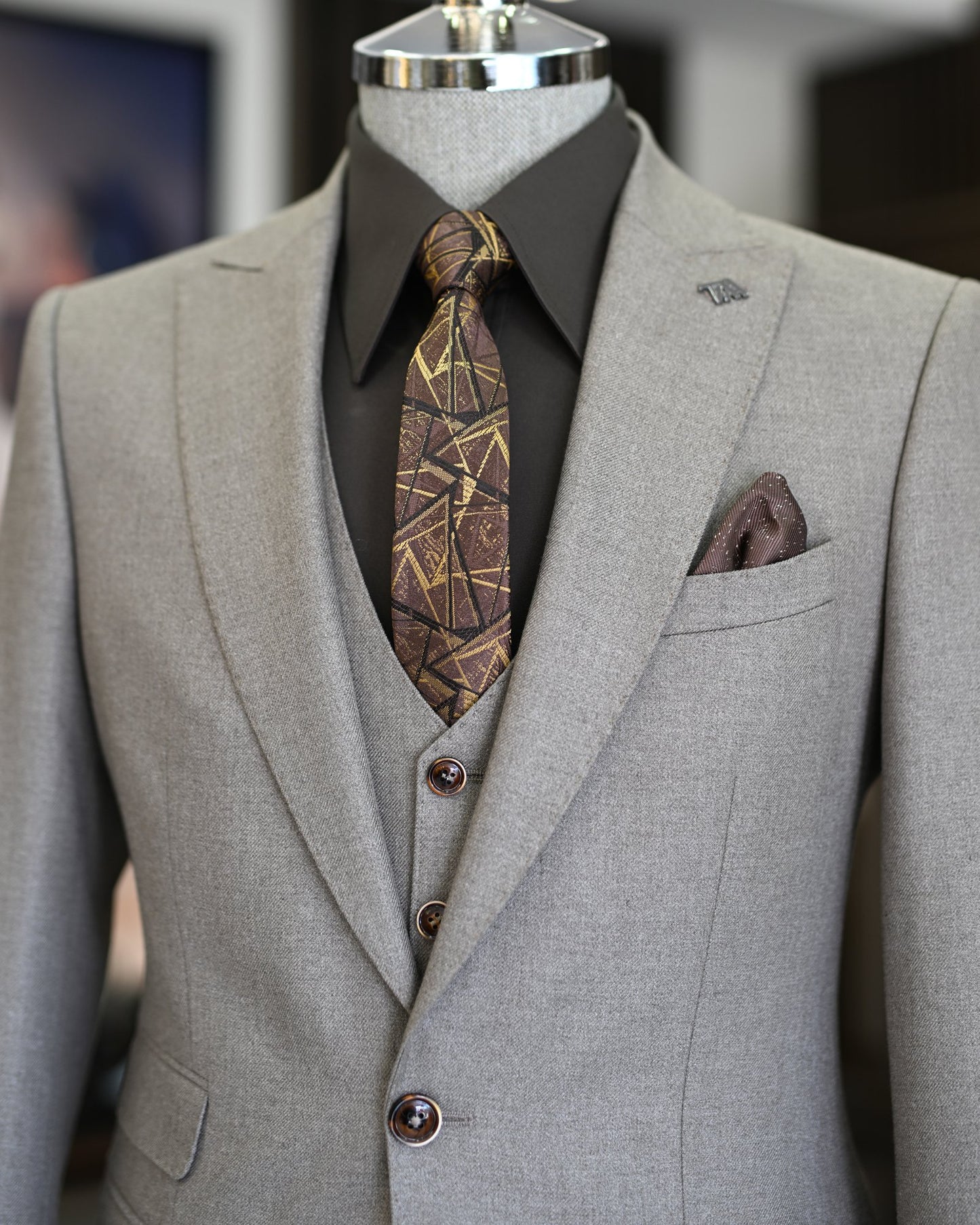Urbain Mink Solid Slim Fit Suit