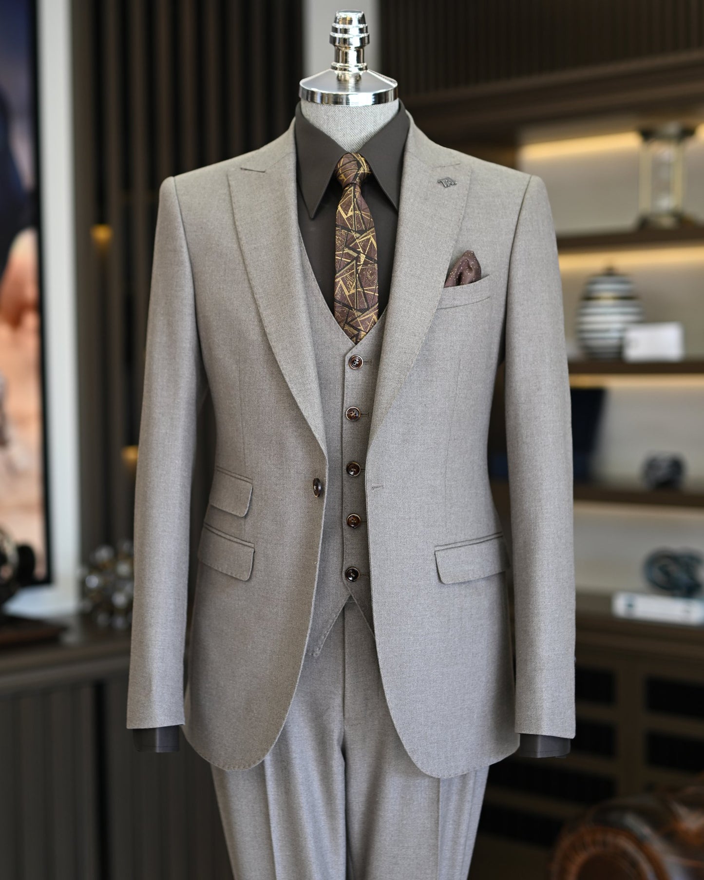 Urbain Mink Solid Slim Fit Suit