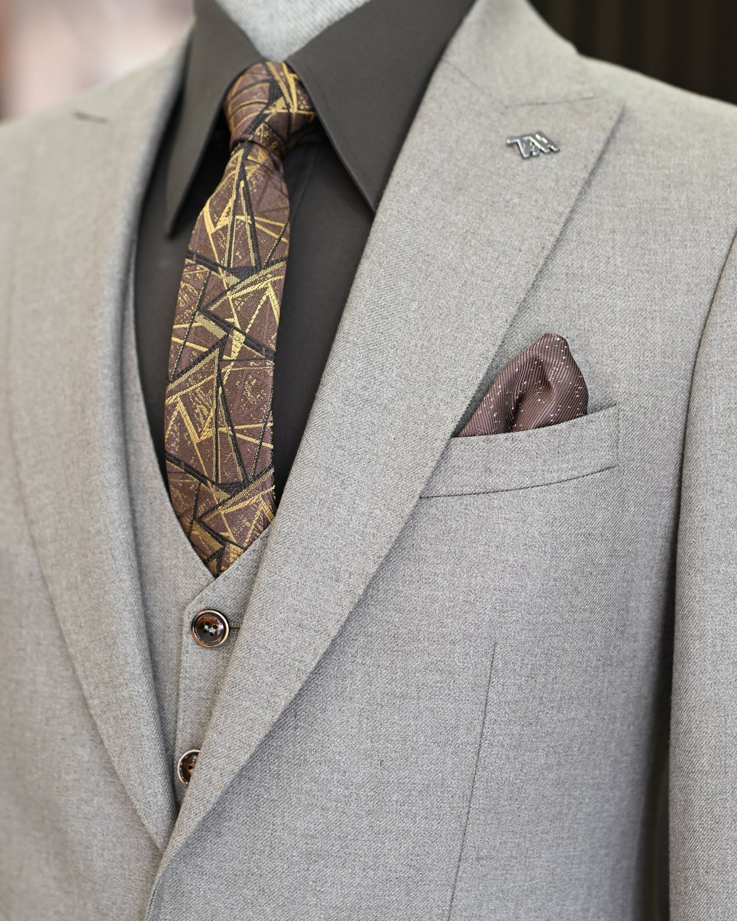 Urbain Mink Solid Slim Fit Suit