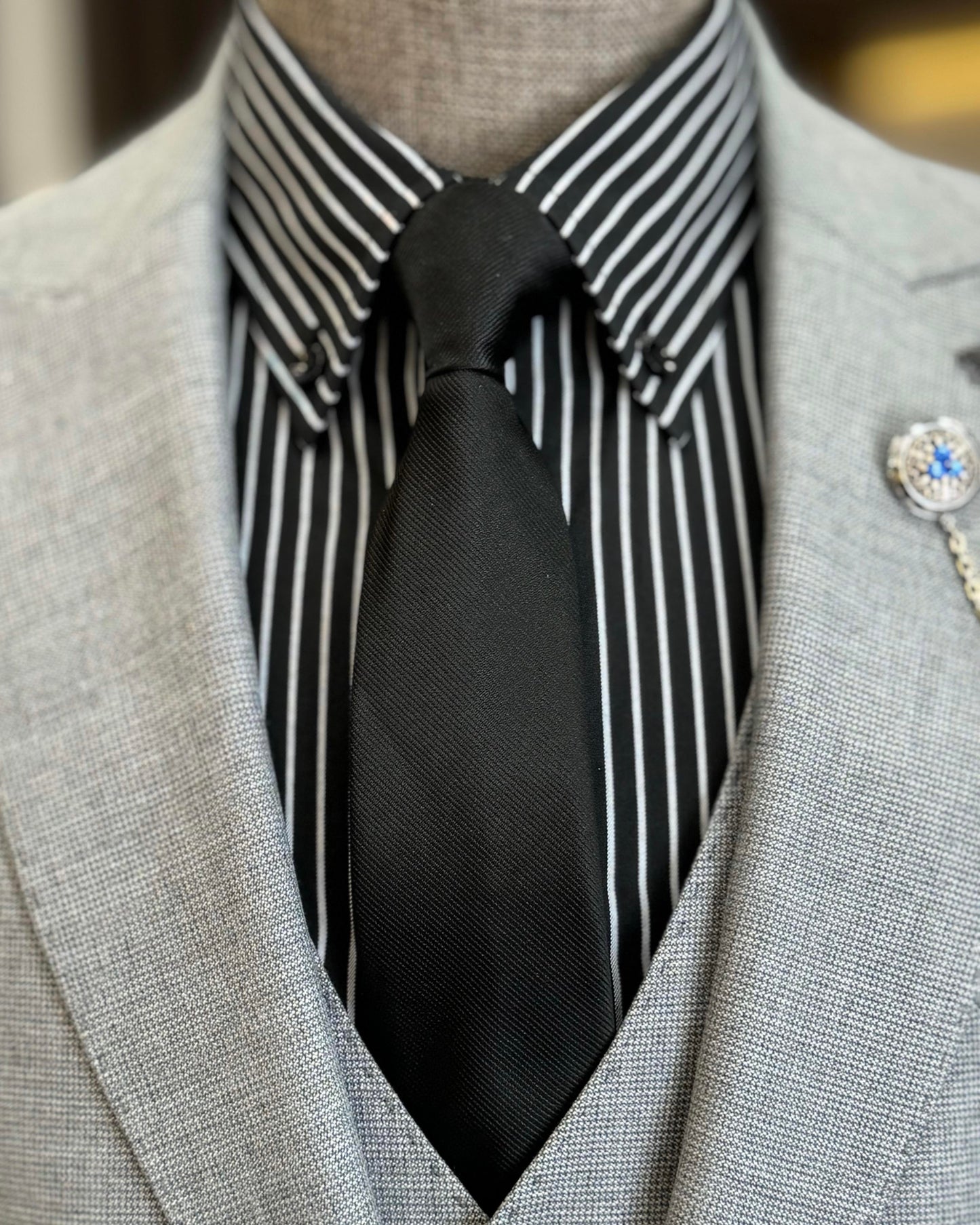 Travis Gray Solid Slim Fit Suit