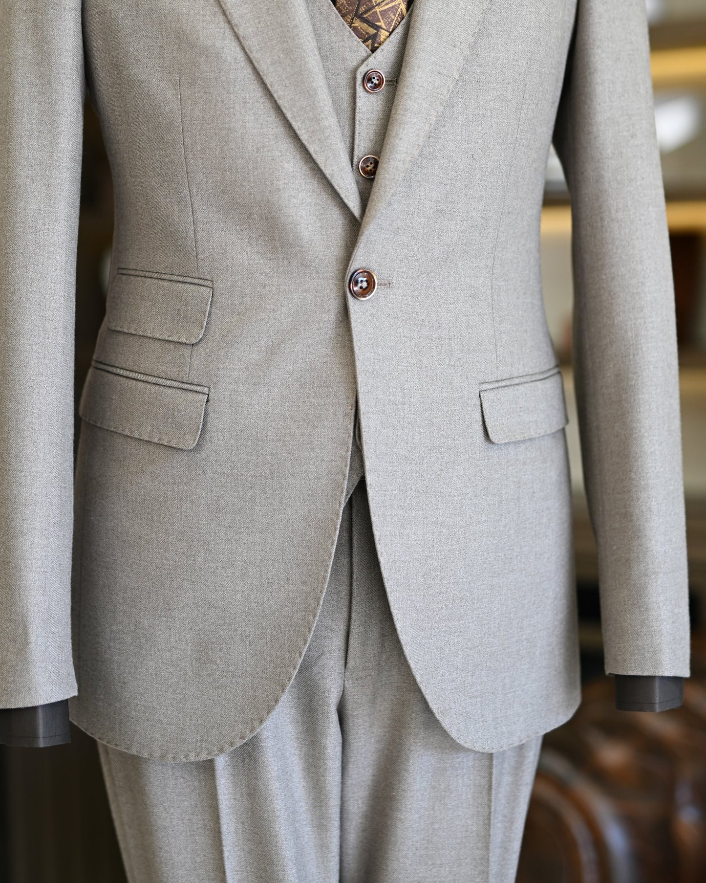 Urbain Mink Solid Slim Fit Suit