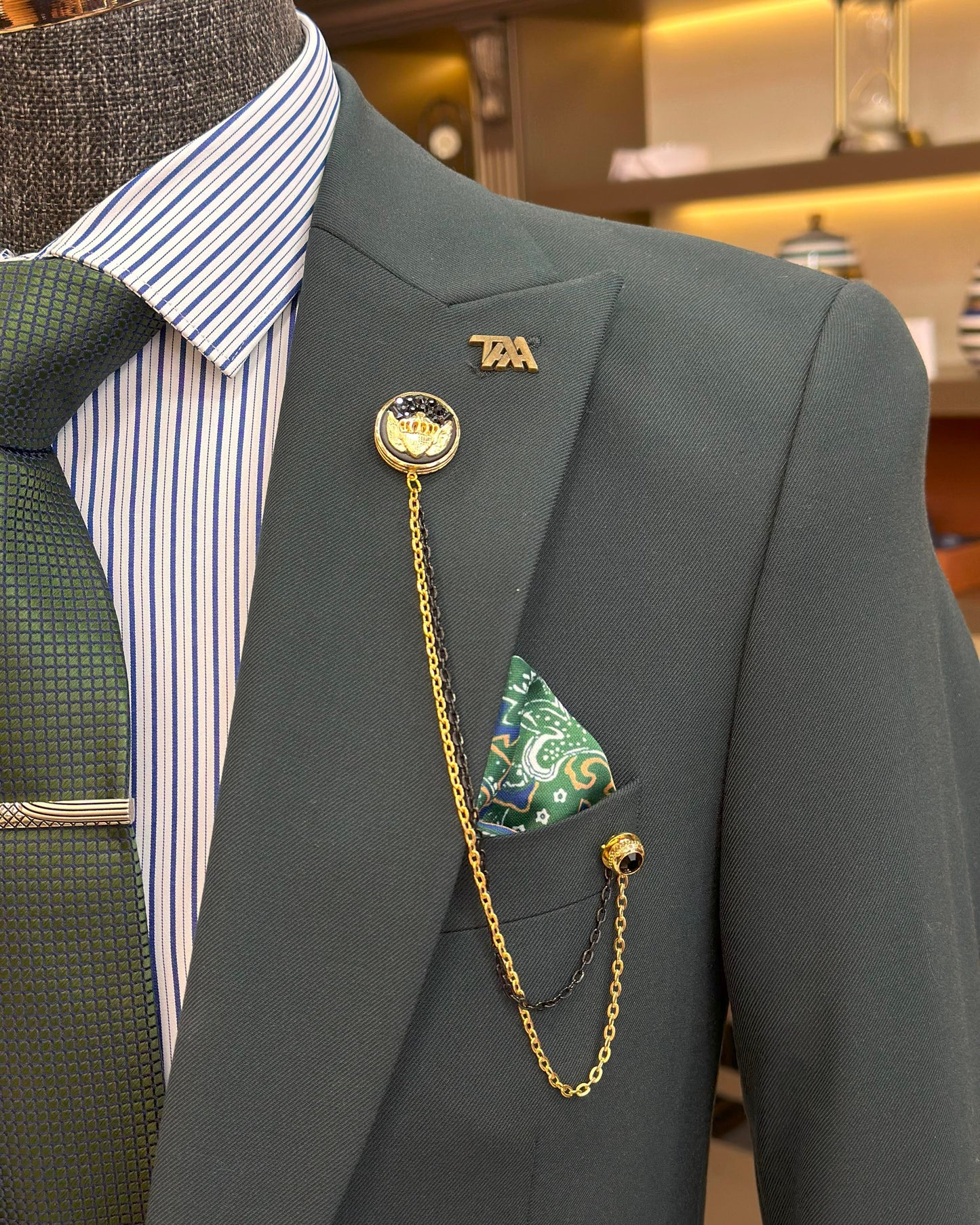 Iverson Green Solid Slim Fit Suit