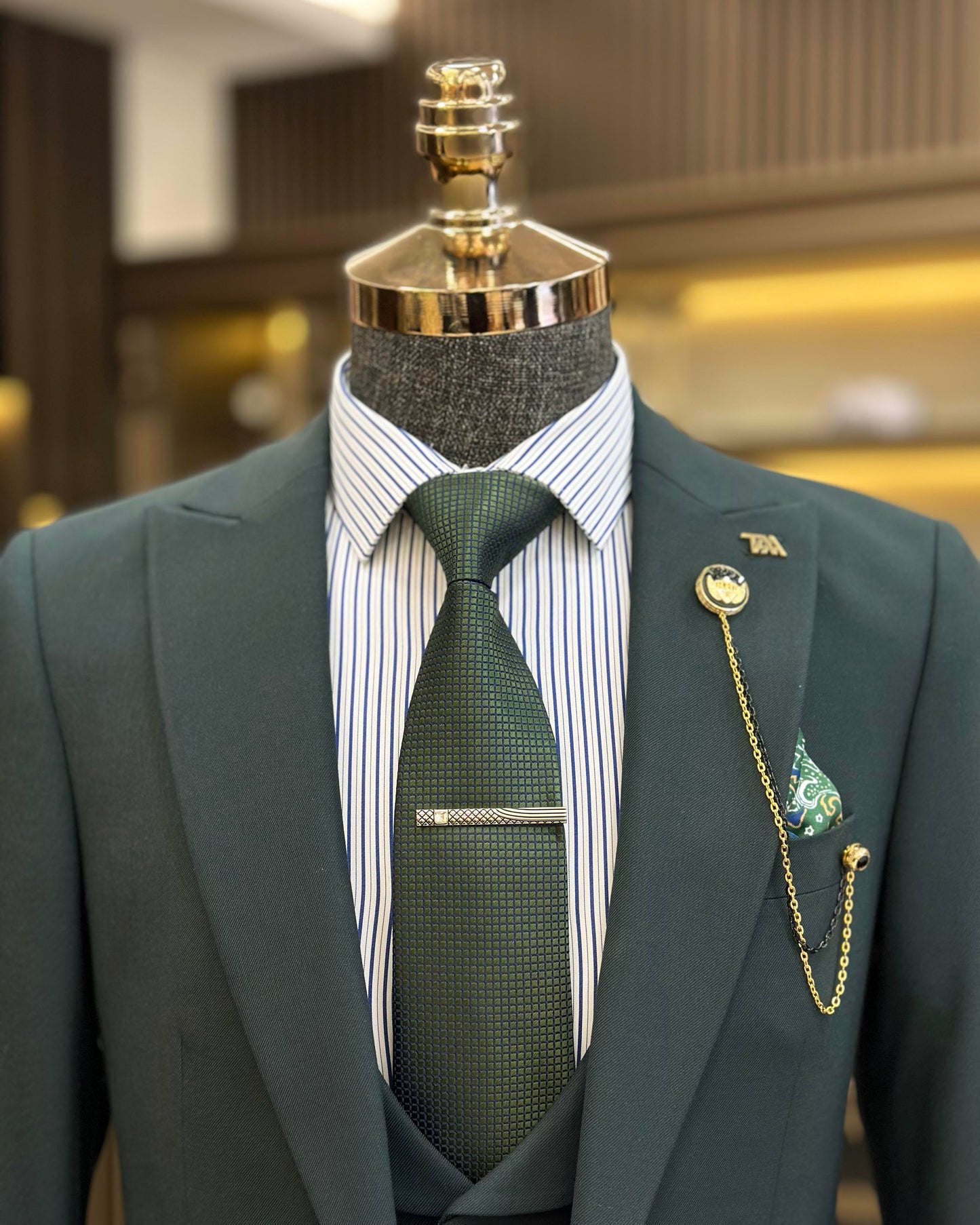 Iverson Green Solid Slim Fit Suit