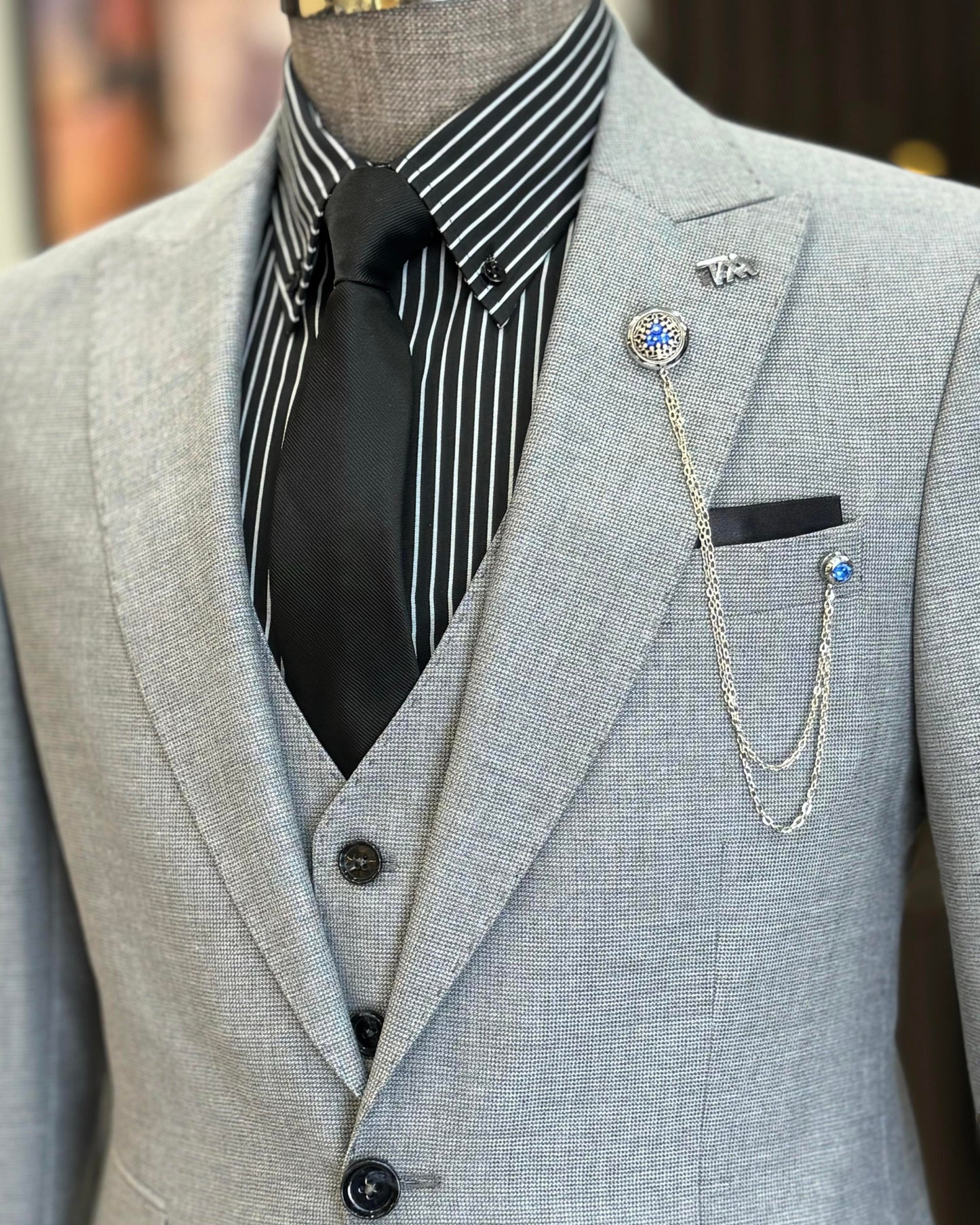 Travis Gray Solid Slim Fit Suit