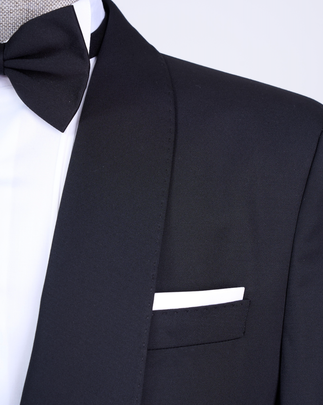 Lucian Black Solid Slim-Fit Tuxedo