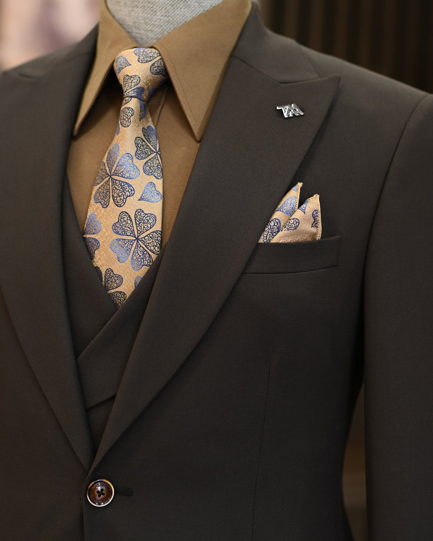 Kingsley Brown Solid Slim Fit Suit