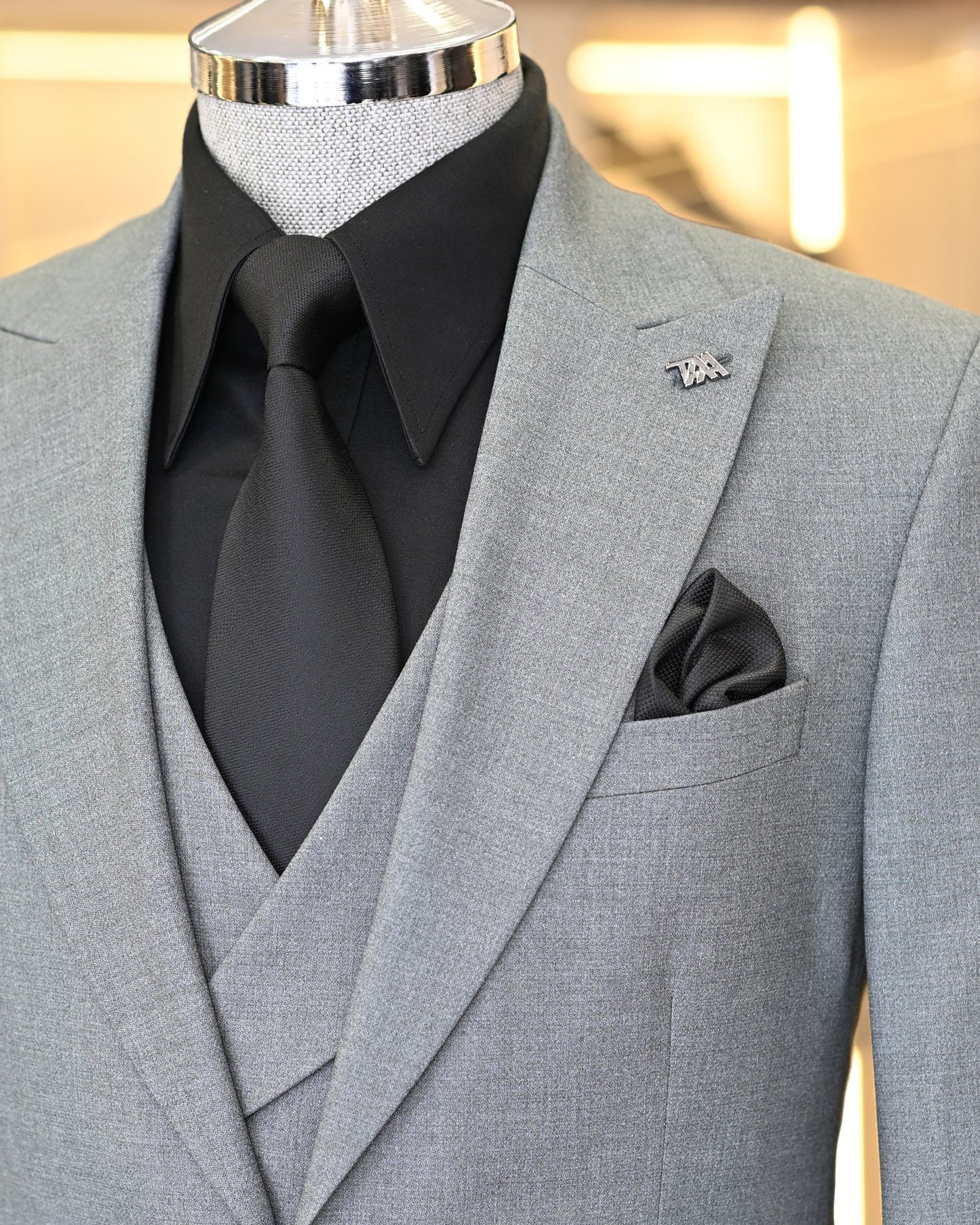 Vaughn Gray Solid Slim Fit Suit
