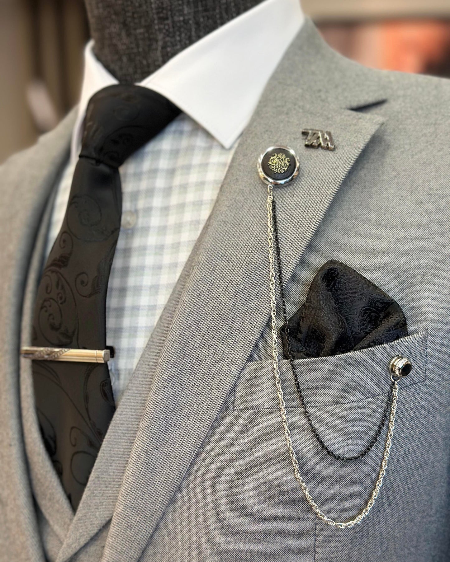 Warren Gray Solid Slim Fit Suit