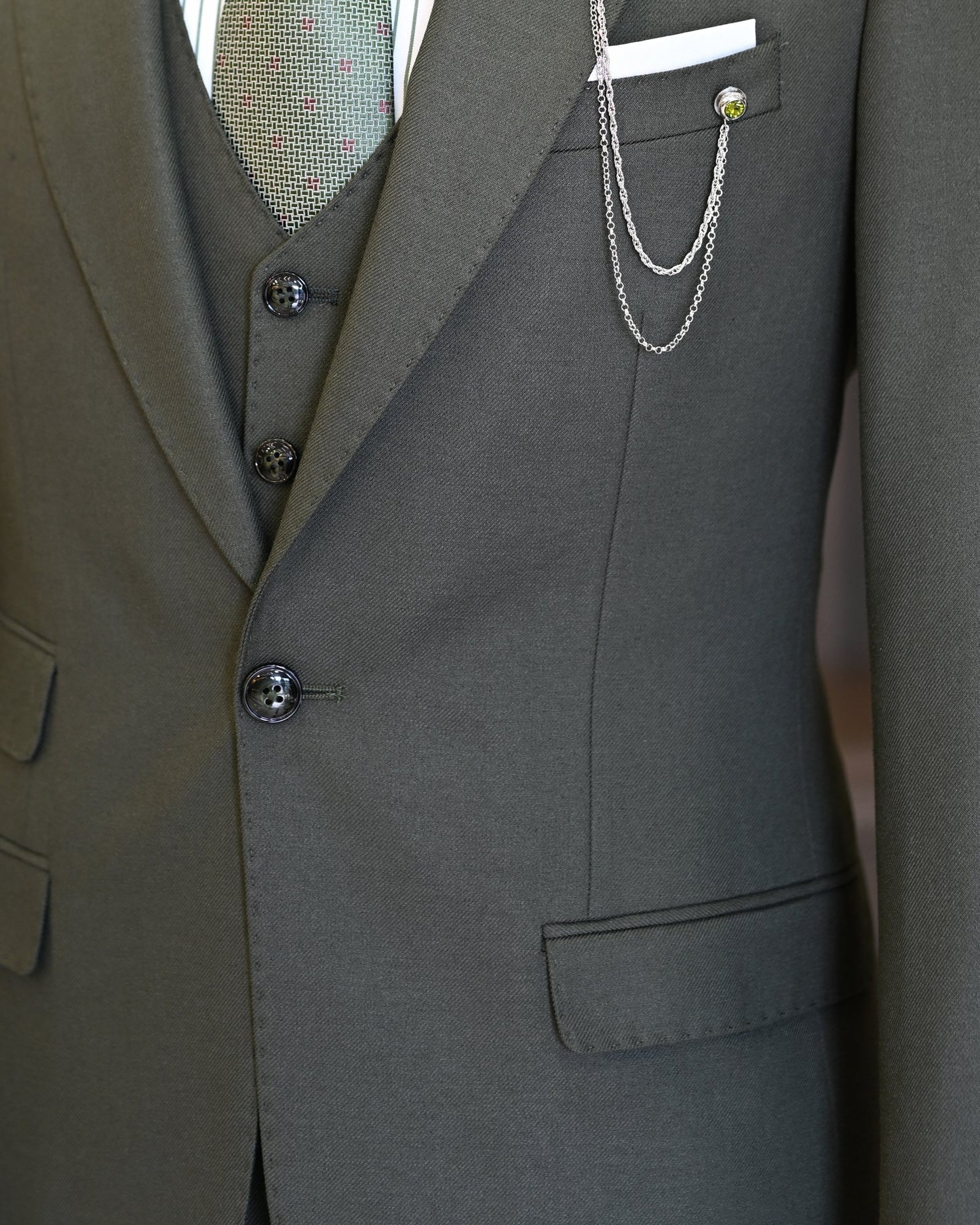 Trenton Green Solid Slim Fit Suit