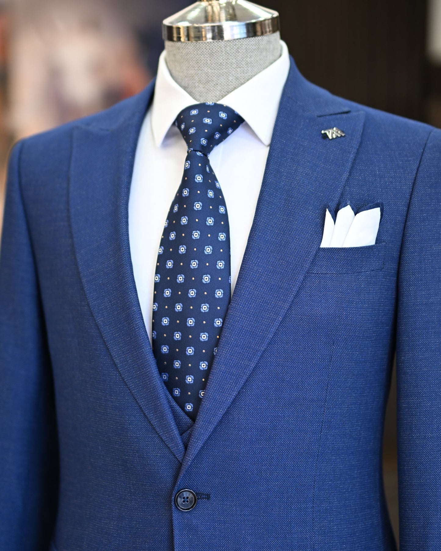 Lennon Blue Solid Slim Fit Suit