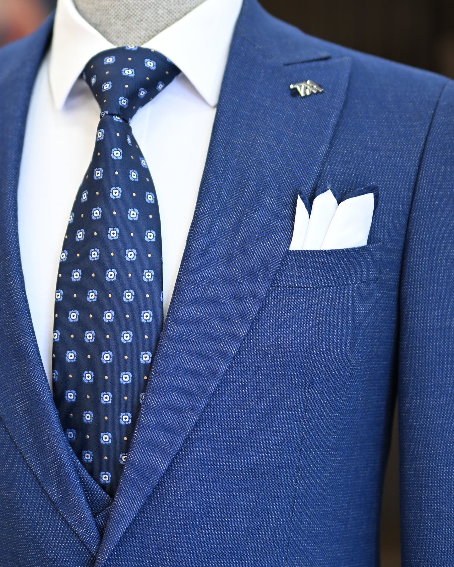 Lennon Blue Solid Slim Fit Suit